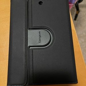 Like New Targus iPad Mini 4 360 Rotating Case